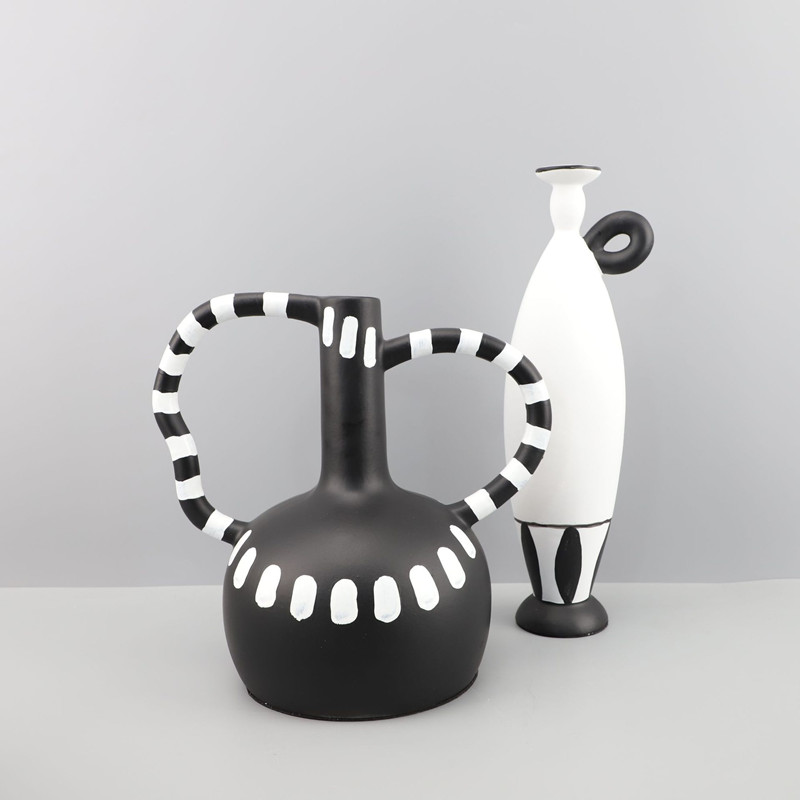 Vaso a pois bianco e nero di a - Resin Art Dining Table recensione e prezzo
