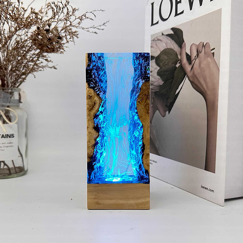 Lampada da Tavolo in Resina a  - Resin Art Resin recensione e prezzo